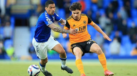 古迪逊公园的激荡之夜：理查利森一击制胜，埃弗顿力克狼队锁定胜局