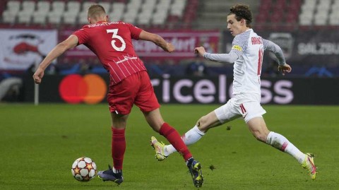 欧冠之夜：萨尔茨堡红牛力克十人塞维利亚，历史性闯入十六强