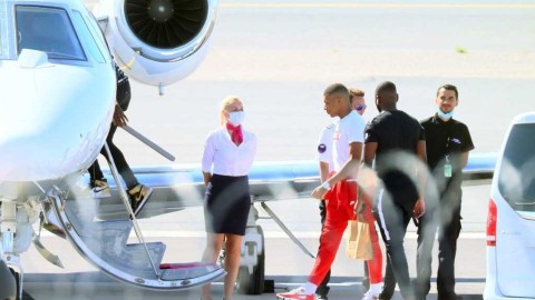 姆巴佩摩纳哥惬意假期 艳阳下与家人共度美好时光