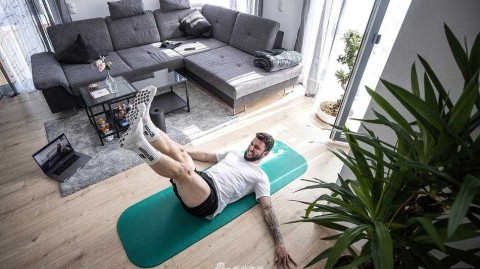 疫情下的另类绿茵场：奥格斯堡边锋里希特的居家训练日记