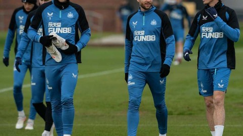 喜鹊战前磨砺剑红魔铁蹄踏雪来