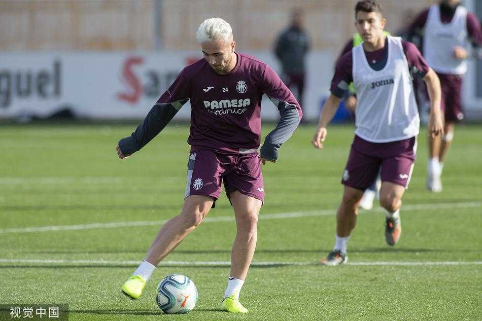 训练场变成欢乐海洋，队友间的趣味对抗火花四溅