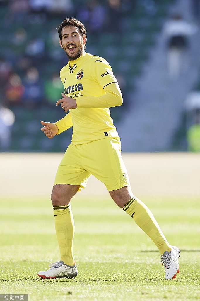 埃尔切门将埃德加·巴迪亚在比赛最后时刻，面对比利亚雷亚尔的高空轰炸，双拳将球奋力击出危险区域，力保球门不失。