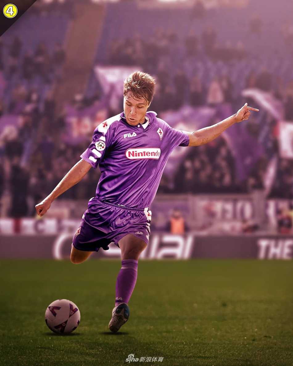 凯文杜兰特身穿超音速队时期的绿色复古球衣，修长的身影与胸前那抹亮眼的绿色交织，仿佛在诉说西雅图未竟的篮球梦想与俄城的前世今生。