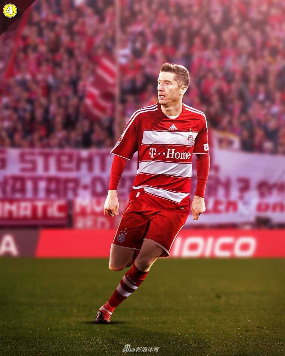 文斯卡特腾空而起，身穿多伦多猛龙队最初的紫色恐龙复古球衣，那飘逸的扣篮姿态与球衣上的恐龙图案一同定格，完美诠释了半人半神的传奇起点。