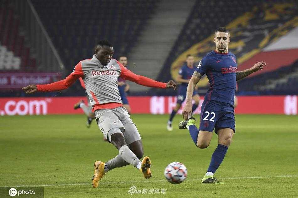 门神奥布拉克天神下凡，以一记不可思议的飞身扑救，将主队势在必进的射门拒之门外，力保球门不失。