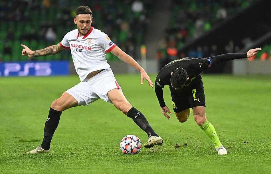 拉基蒂奇凌空斩瞬间，皮球如流星般划向球门死角，主队门将望球兴叹