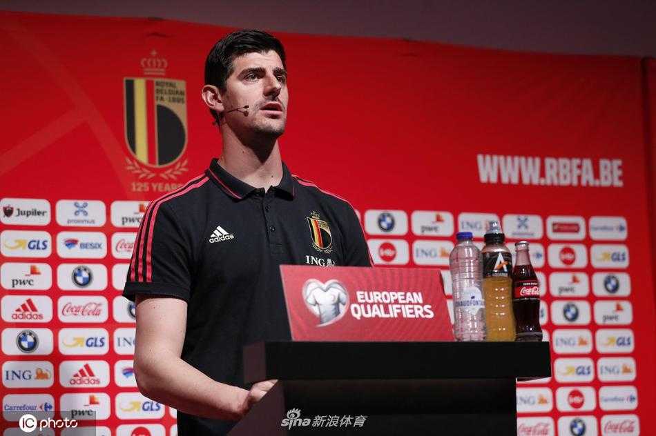 发布会结束后，马丁内斯起身离席，留下一个坚毅的背影，他即将带领弟子们奔赴赛场，将今天的承诺化为明日的胜利。