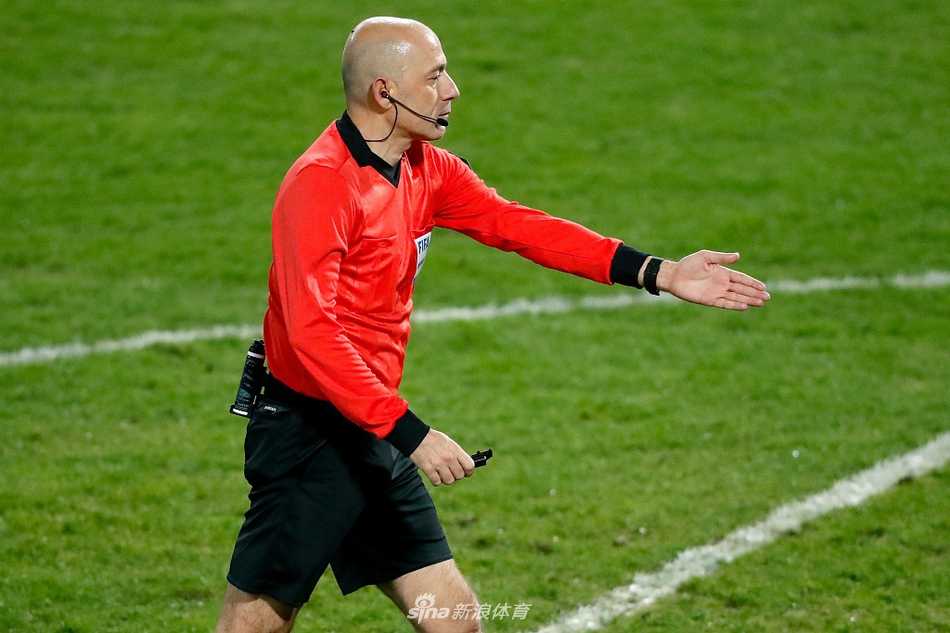 欧洲红魔强势逆转,比利时三球完胜威尔士迎来开门红 小阿扎尔高高跃起头槌破门,反超比分瞬间引爆全场欢呼