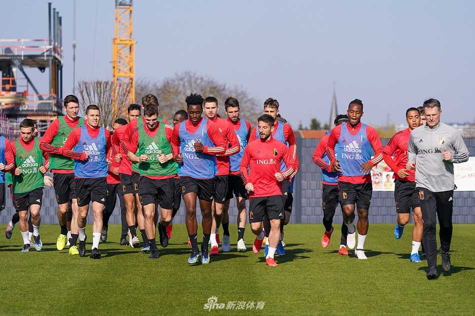 蒂勒曼斯在中场指挥若定，年轻一代的崛起让比利时中场增添了几分硬朗与创造力