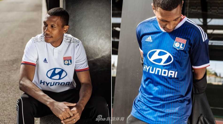 欧洲豪门新赛季战袍巡礼:哪一款设计最让你心动? 切尔西全新球衣的动感展示,蓝色的主色调与白色的装饰线条相得益彰,球员奔跑的姿态让球衣充满了生命力,仿佛听到斯坦福桥的呐喊