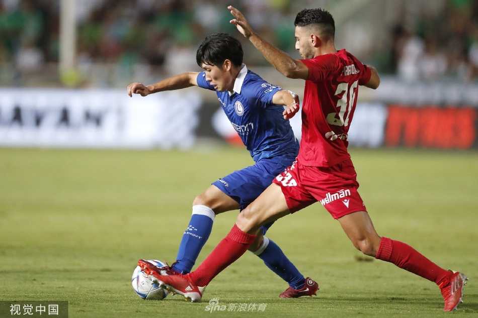 根特门将奋力侧扑却鞭长莫及，足球应声入网，主场瞬间沸腾。