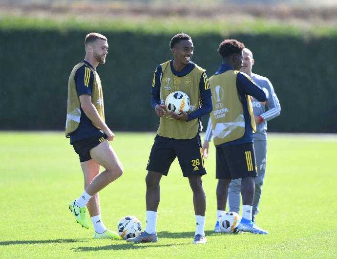 扎卡在训练中神情严肃，他精准的长传调度是阿森纳由守转攻的重要发起点，此役他渴望用表现赢回球迷的心。