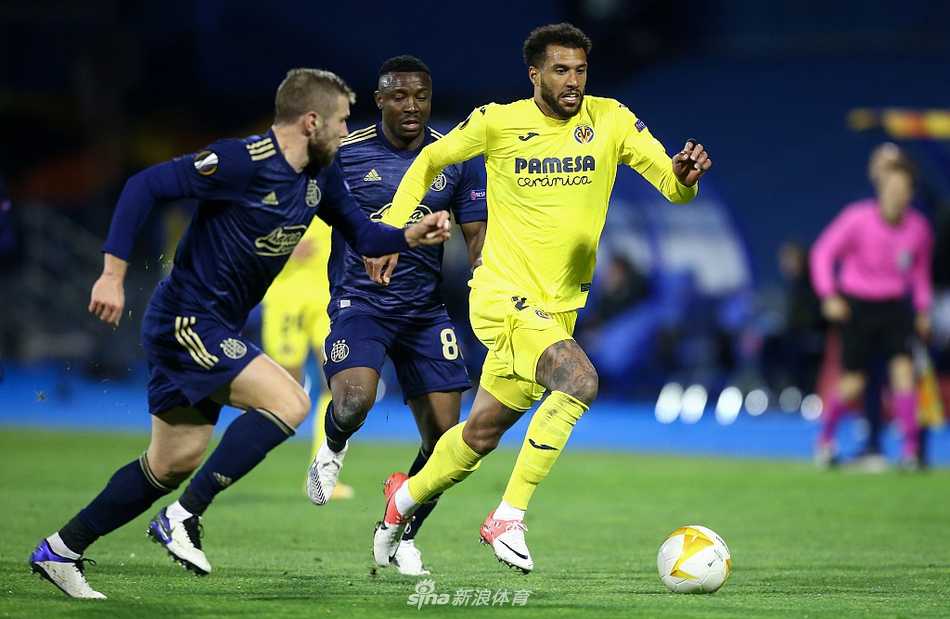 在萨格勒布的聚光灯下，比利亚雷亚尔门将鲁利飞身舒展双臂，像一只敏捷的雨燕般将对手势大力沉的远射拒之门外。