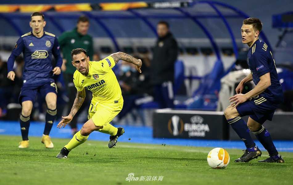 进球后的比利亚雷亚尔球员们并没有疯狂庆祝，而是迅速围抱在一起，主帅埃梅里在场边握拳怒吼，他们深知这只是首回合战斗的第一步。