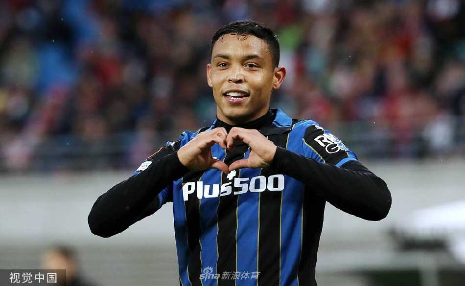 亚特兰大门将胡安·穆索飞身扑出来自安德烈·席尔瓦主罚的点球，完成了一次至关重要的扑救