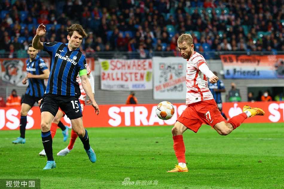 亚特兰大球员在终场哨响后神情复杂，他们对客场平局感到些许失望，但手握一个客场进球仍是优势