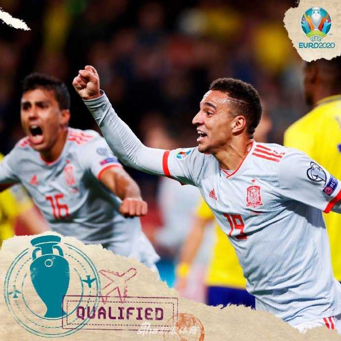 西班牙斗牛士军团在出线后激情庆祝，队长手臂上环绕着象征胜利的红色缎带，背景是欢呼的球迷看台汇成一片红色海洋。