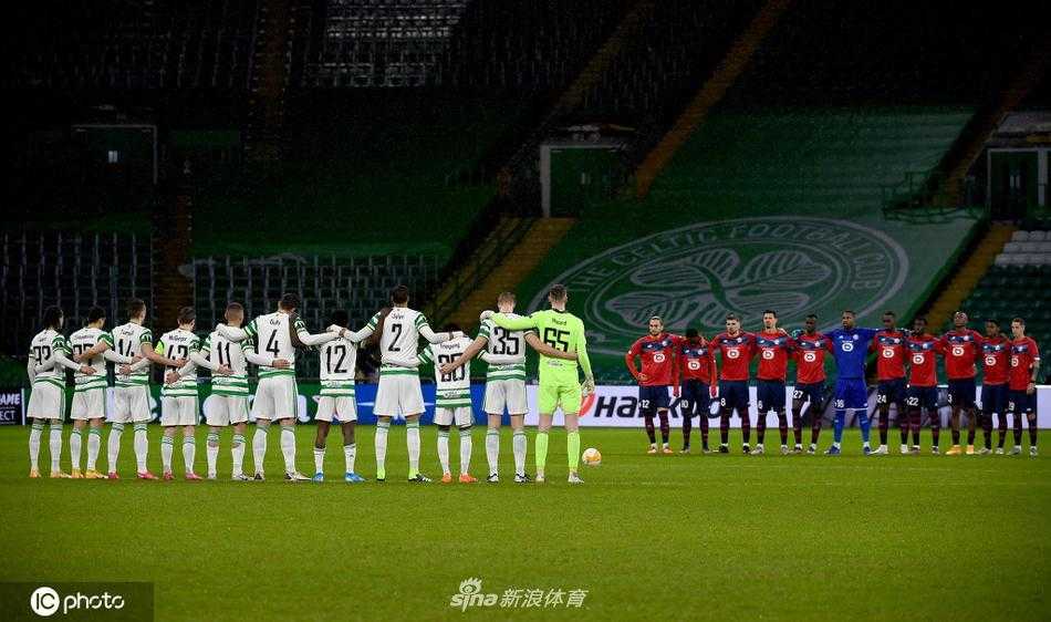 回到AC米兰的赛场，挪威小将海于格在左路得球后，用一连串令人眼花缭乱的盘带撕开对手防线，随后冷静推射远角得分。进球后的他并没有肆意庆祝，而是双手指天，将这粒进球献给在天堂注视着他的保罗·罗西，这一幕让无数球迷为之动容。