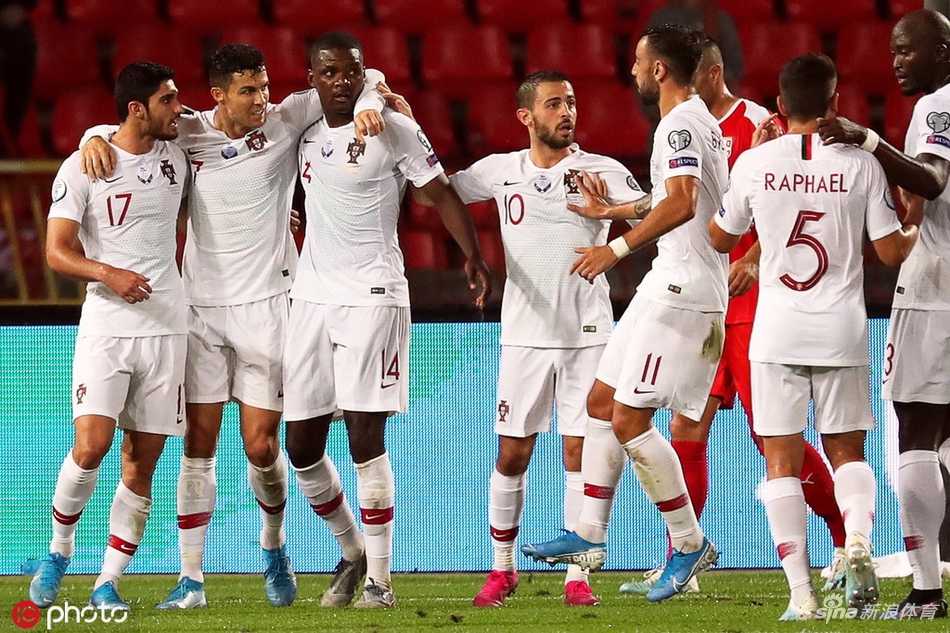 队长克·罗纳尔多反越位成功，接到贝尔纳多·席尔瓦的妙传后，面对出击的门将冷静捅射破网，为葡萄牙队重新确立两球优势。