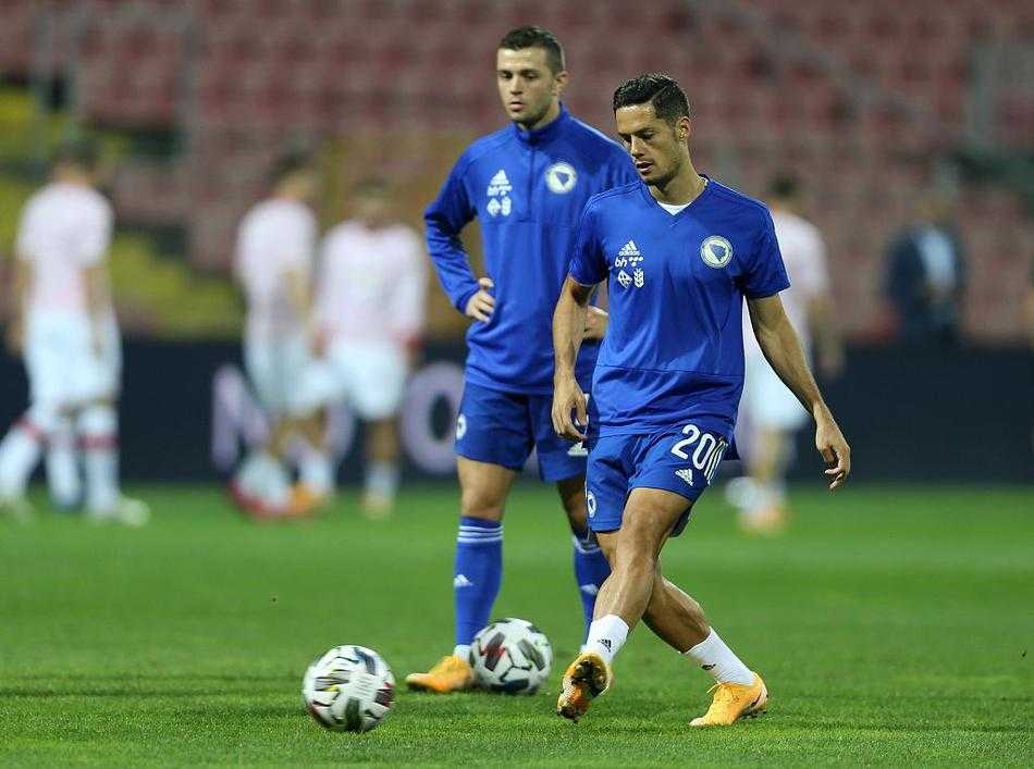 格里克旱地拔葱瞬间，波兰铁卫在波黑禁区如火箭般升空，一记凶狠的头槌攻门，皮球狠狠砸入网窝，拉开了球队逆转好戏的序幕。