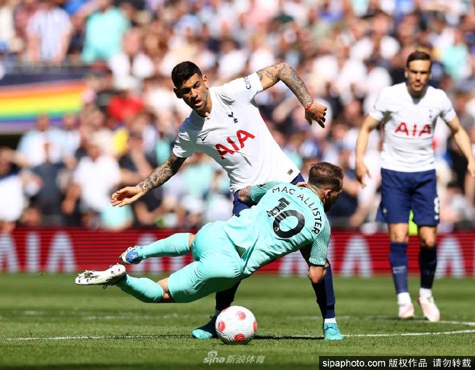 罗梅罗在比赛中成功完成一次干净利落的铲断，防守专注且果断，令对手进攻无功而返。