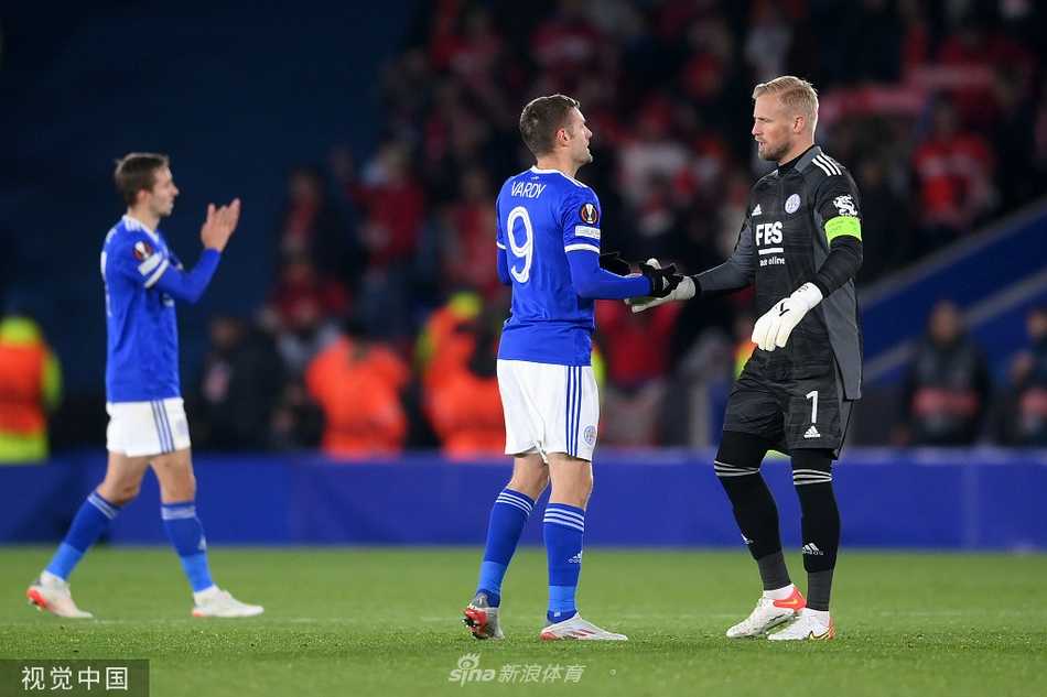 莫斯科斯巴达门将谢利霍夫成为了球队的英雄，他准确判断对了方向，用一次精彩的侧扑将瓦尔迪射向死角的点球拒之门外，扑出皮球的那一刻他激情挥拳。