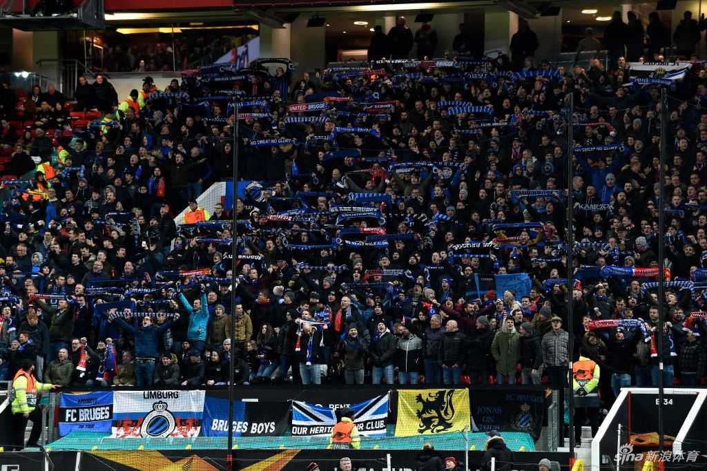 从高空俯瞰的训练基地，跑道空旷，绿草如茵，一切都在等待着重启的信号，足球的故事并未真正结束。