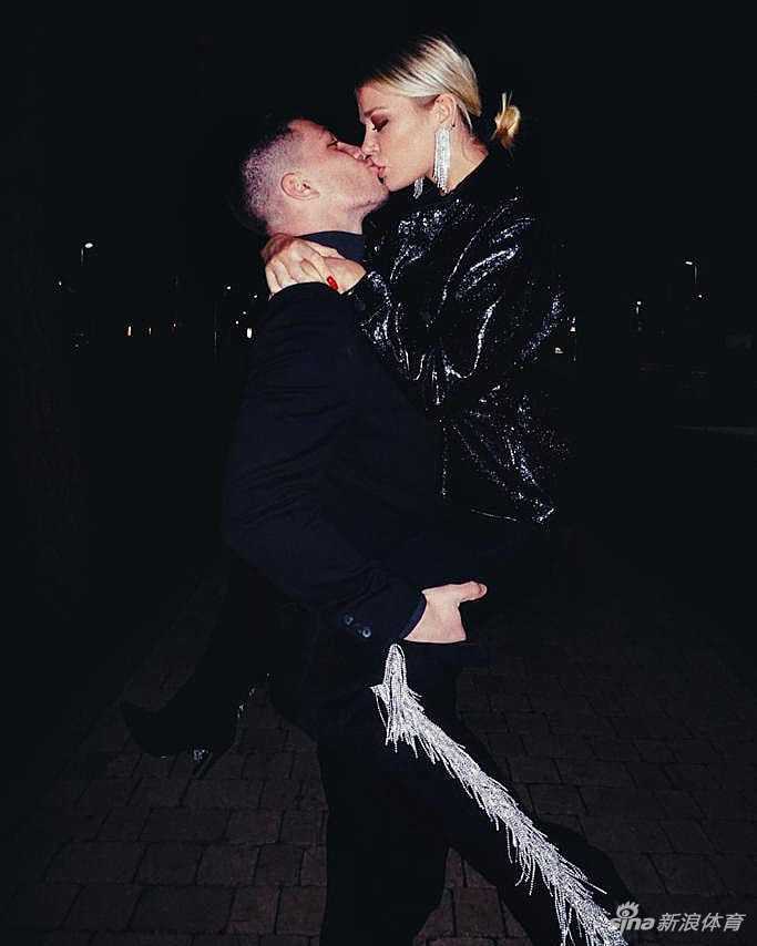 索菲亚在社交媒体上分享庆生照片，正是这些甜蜜瞬间成为了约维奇违规的铁证