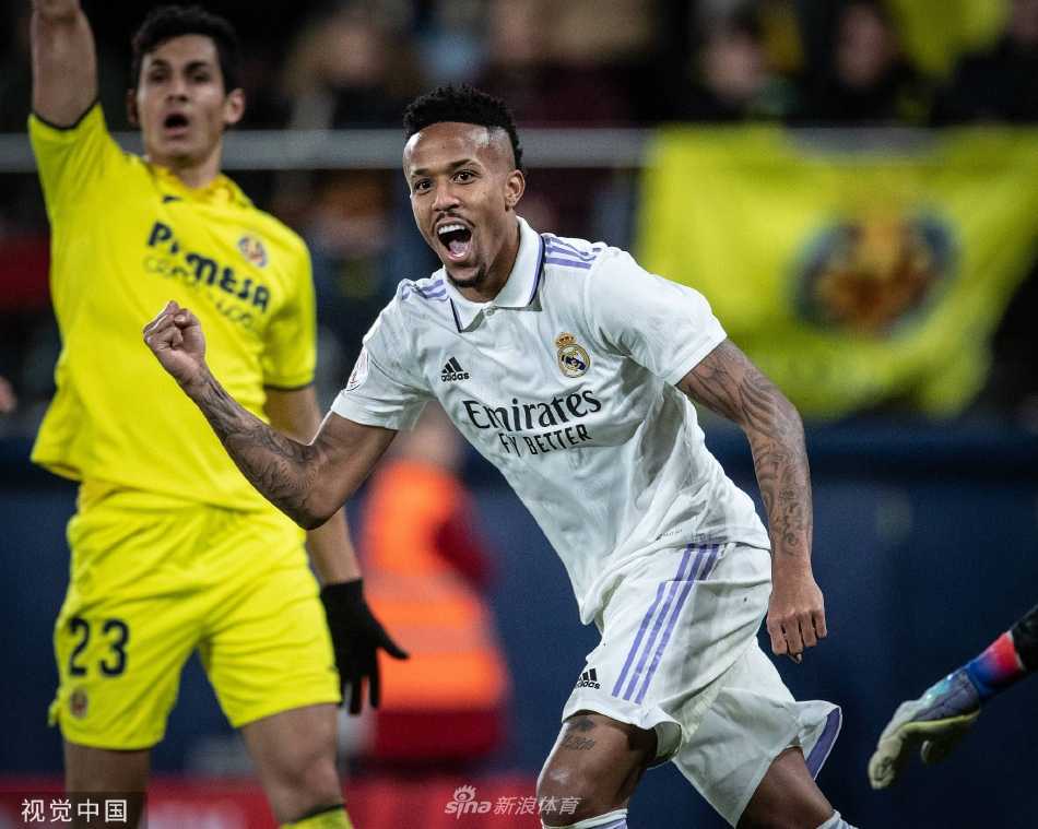 米利唐补射破门后怒吼着冲向角旗区，紧握双拳青筋暴起，尽显将比分扳平时的狂野与力量。