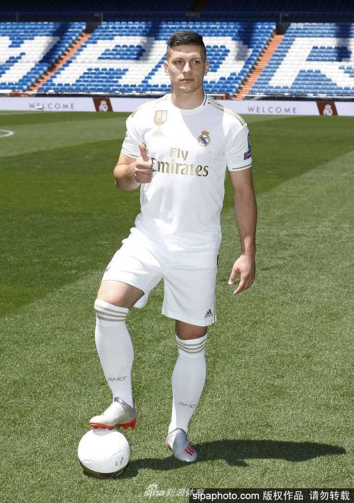 约维奇在皇马训练基地亮相，但这次等待他的却是伤病的阴霾