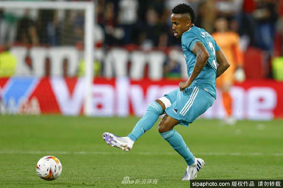 米利唐身着皇马战袍凝视远方，充满对未来的决心