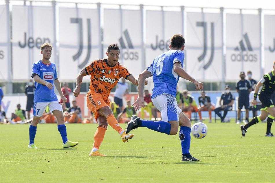 小将波塔诺瓦破门瞬间，他脸上写满了难以置信的喜悦，队友们纷纷涌向他，共同庆祝这个属于年轻人也属于全队的荣耀时刻。