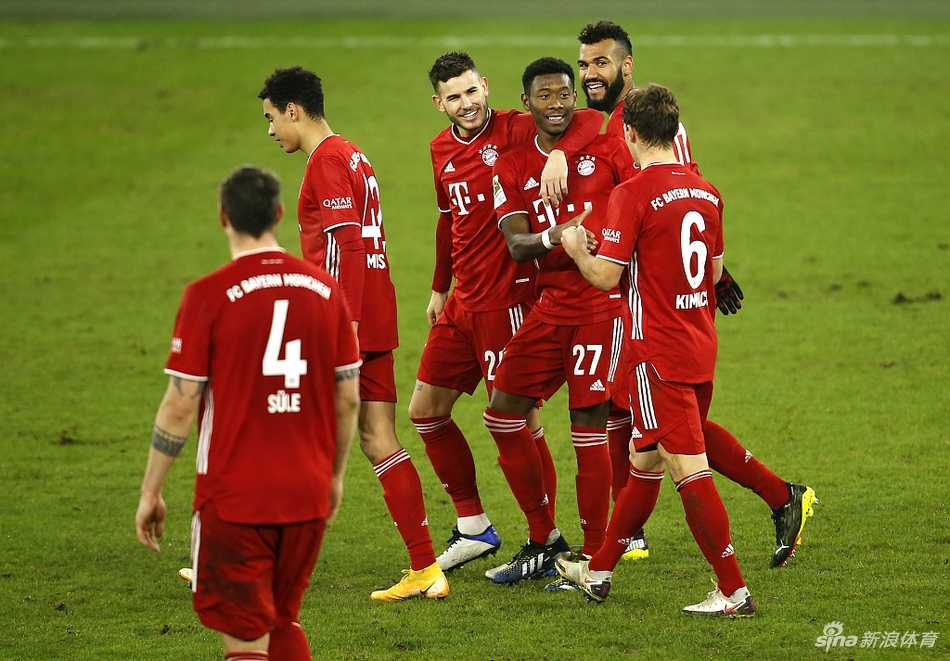 诺伊尔在费尔廷斯竞技场振臂高呼，身后是巨大的记分牌显示着0-4，他用一场完胜创造了德甲197场零封的新历史。