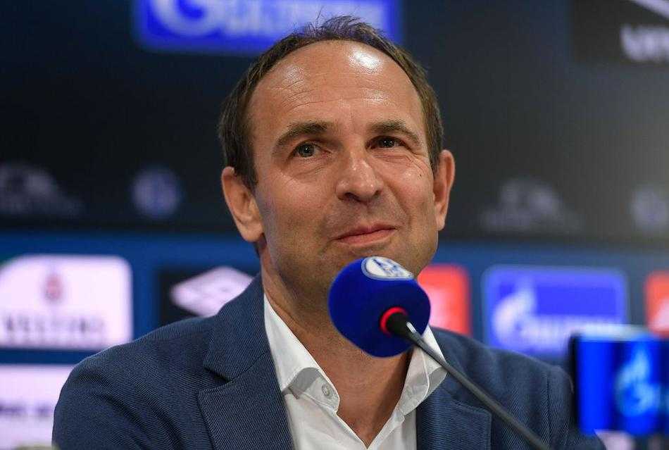 瓦格纳在发布会上面露微笑，试图在绝望中传递一丝乐观的信号