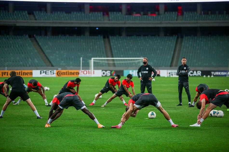 加拉塔萨雷铁卫严阵以待，训练场上目光如炬盯防内弗特奇锋线快马