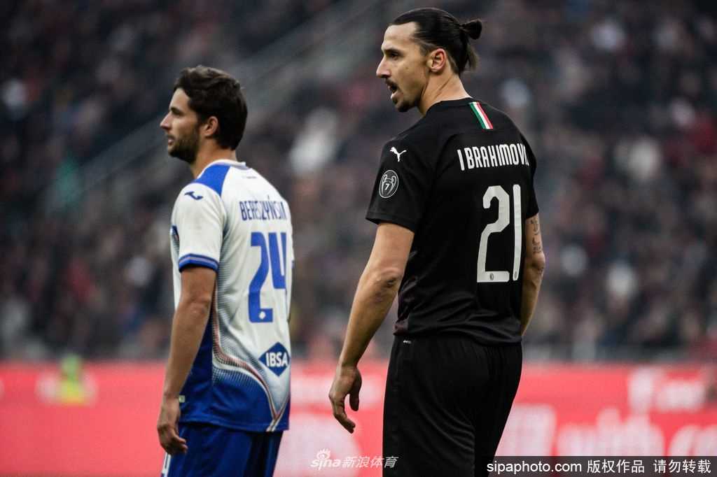 在米兰内洛的康复室里，伊布赤膊上阵，全神贯注地进行着核心力量训练，每一块肌肉的线条都在诉说着他对重返赛场的极度渴望。