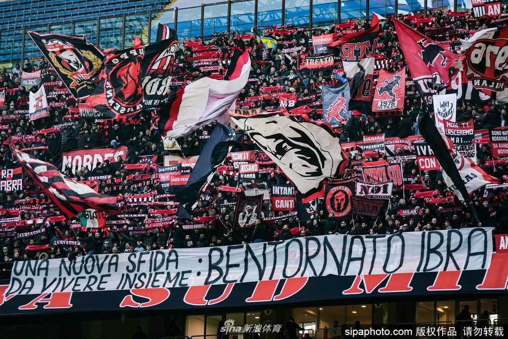 完成了当日的康复课程后，伊布在体能教练的陪同下进行放松，脸上露出了一丝轻松的神色，仿佛在宣告：今天的战斗，我又赢了。