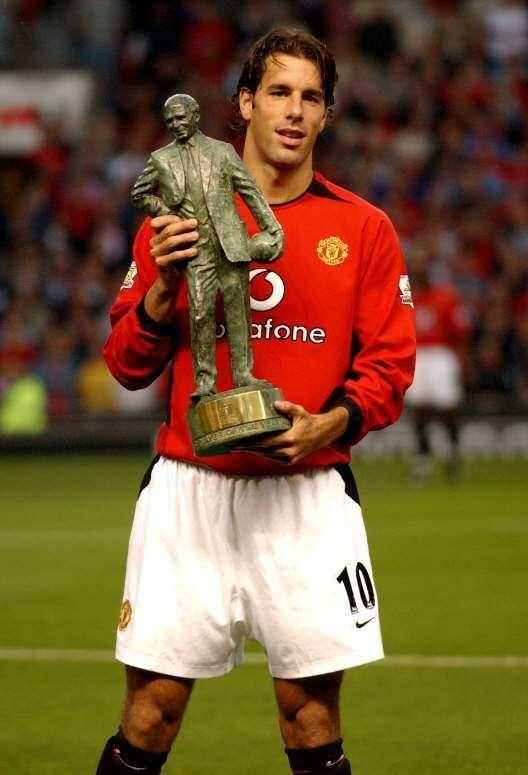 即使退役多年，范尼的眼中依旧闪烁着对足球的赤诚与热爱，如今作为教练，他正书写着人生的新篇章。