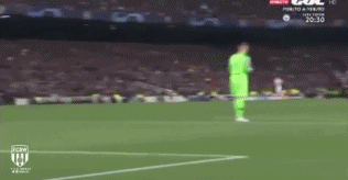 小纸条孤零零地躺在草地上，上面潦草的笔迹清晰可见，最终被主裁判捡起收走。