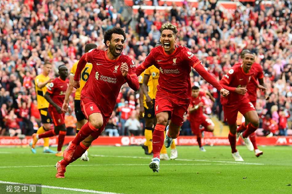 比赛开始仅三分钟，狼队前锋内托破门后滑跪庆祝，留下利物浦门将阿利松在门前略显落寞的身影。