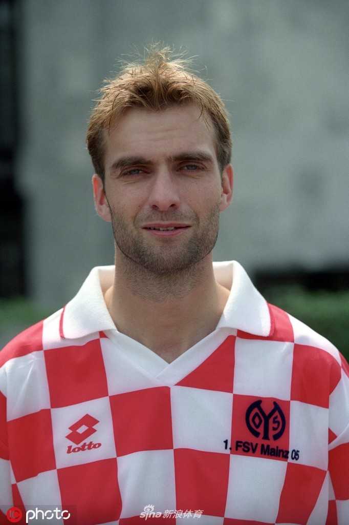 欧冠逆转之夜后，克洛普与弟子们忘情庆祝，脸上的汗水与笑容见证了那场不可思议的安菲尔德奇迹