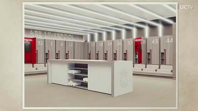 基地内部的休闲区域设计现代而温馨，球员们可以在这里放松交流，墙壁上巨大的利物浦队徽和照片墙，无声地传递着俱乐部的历史底蕴与团队精神。