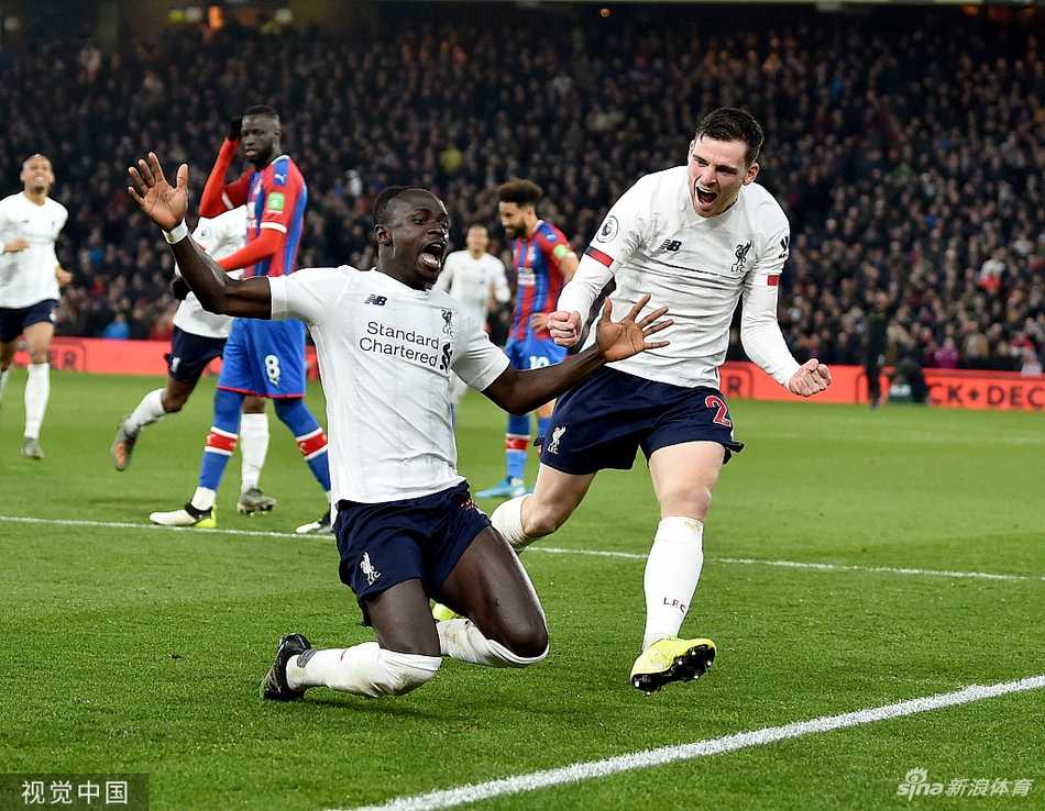 扎哈怒吼庆祝扳平比分，他的突破让利物浦后防压力倍增
