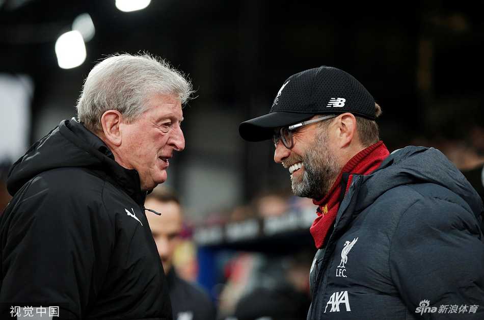 马内低射破门瞬间，足球直奔死角，门将鞭长莫及