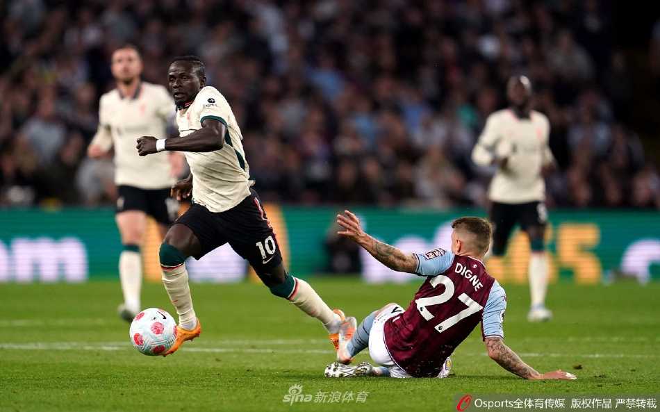 马内高高跃起，力压维拉后卫，将迪亚斯的传中顶向球门，这个进球展现了他顶级的跑位和头球技巧。