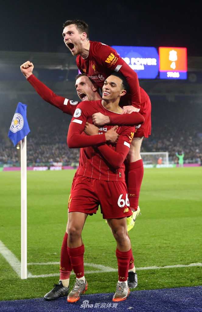 米尔纳的点球一蹴而就，这粒进球不仅扩大了比分，更如同利剑一般刺穿了蓝狐军团本就摇摇欲坠的心理防线。