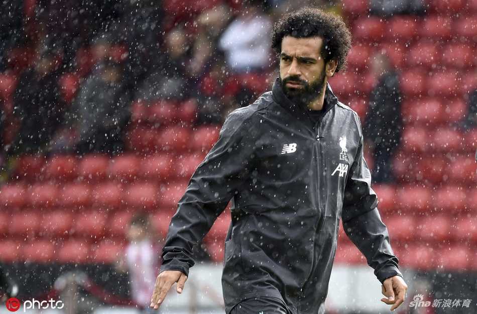 坚如磐石！中后卫马蒂普上演关键防守，他用身体筑起利物浦的钢铁防线。