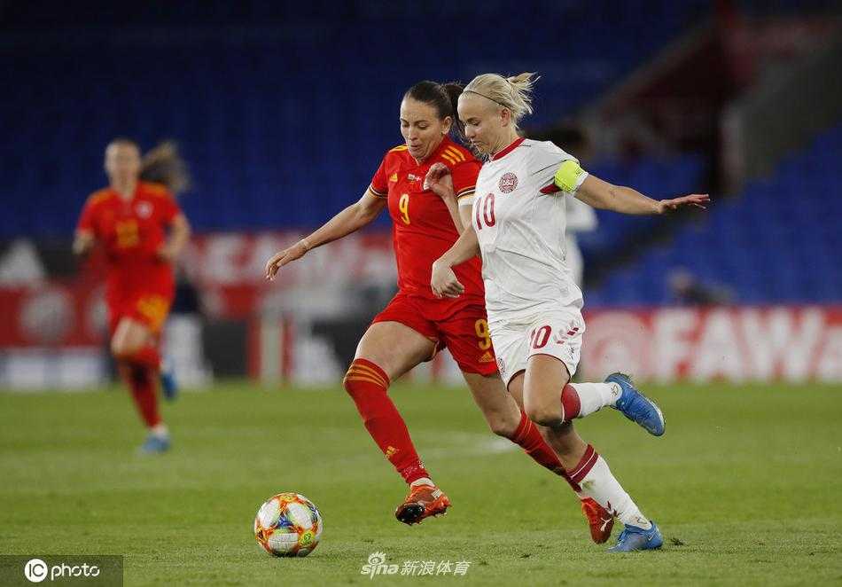 终场哨响后，威尔士球员们相互拥抱致意，她们的脸上洋溢着自豪的笑容，这场平局对于 rebuilding 中的球队意义重大。